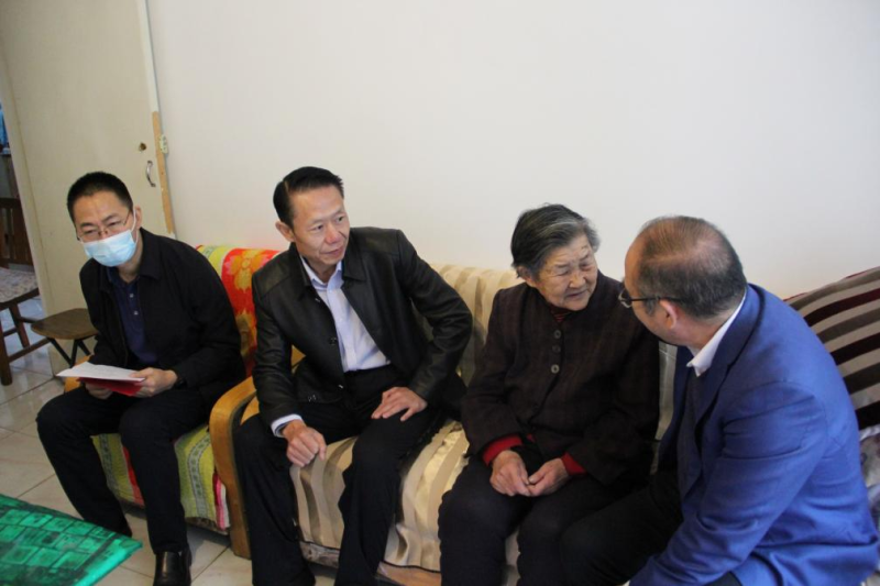 喜迎二十大 暖暖慰問(wèn)情&mdash;&mdash;青海省總工會(huì)走訪(fǎng)慰問(wèn)省部級(jí)勞模