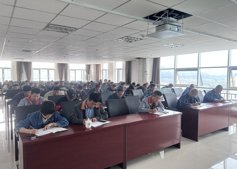 廉當(dāng)&ldquo;鐮&rdquo;可以除雜念   欲為&ldquo;獄&rdquo;勢必積災(zāi)難 &mdash;&mdash;集團(tuán)紀(jì)委書記為物產(chǎn)工投公司黨員干部、關(guān)鍵人員 授主題教育廉政專題黨課