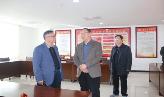 省委常委、省總工會(huì)主席馬吉孝等一行蒞臨青海物產(chǎn)集團(tuán)公司視察，調(diào)研指導(dǎo)道路貨運(yùn)企業(yè)建會(huì)、貨運(yùn)司機(jī)入會(huì)等工作